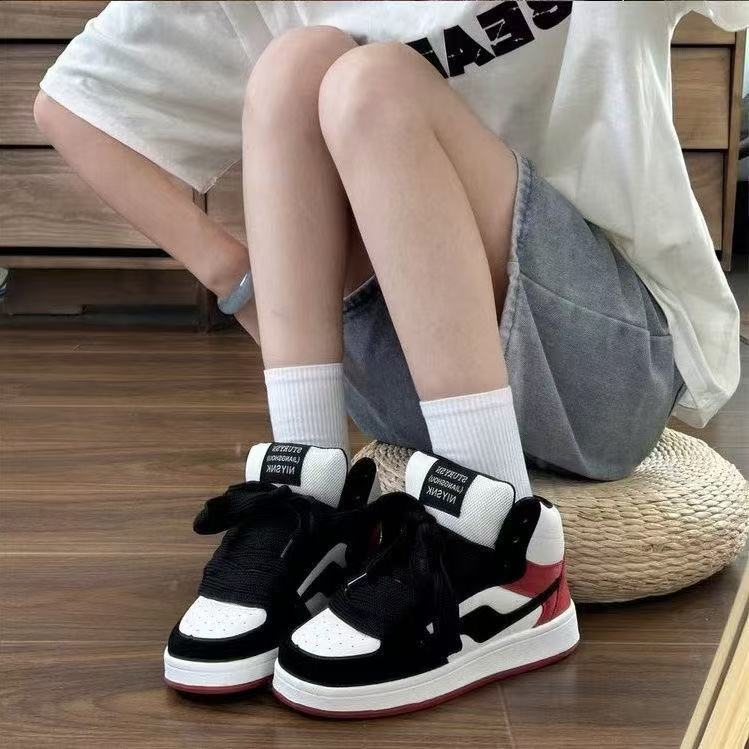 Damen Sportliche Sneaker mit modischem Design und atmungsaktiven Elementen EB