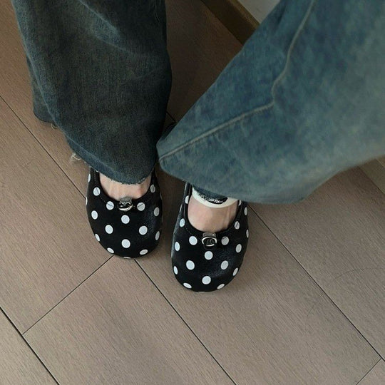 Damen Slipper mit modischen Punkten und komfortabler Sohle EB