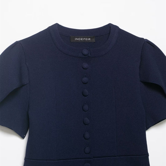 Damenbluse mit strukturierten Puffärmeln und Knopfdetail EB