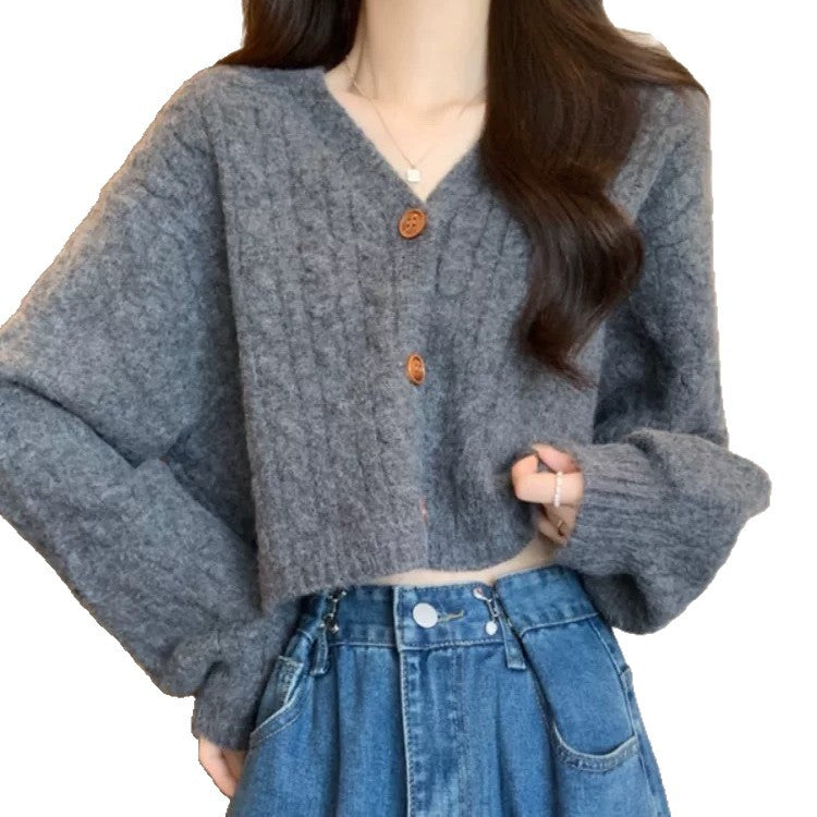 Damen Modischer kurz geschnittener Strick-Cardigan mit Zopfmuster und Knopfdetail EB