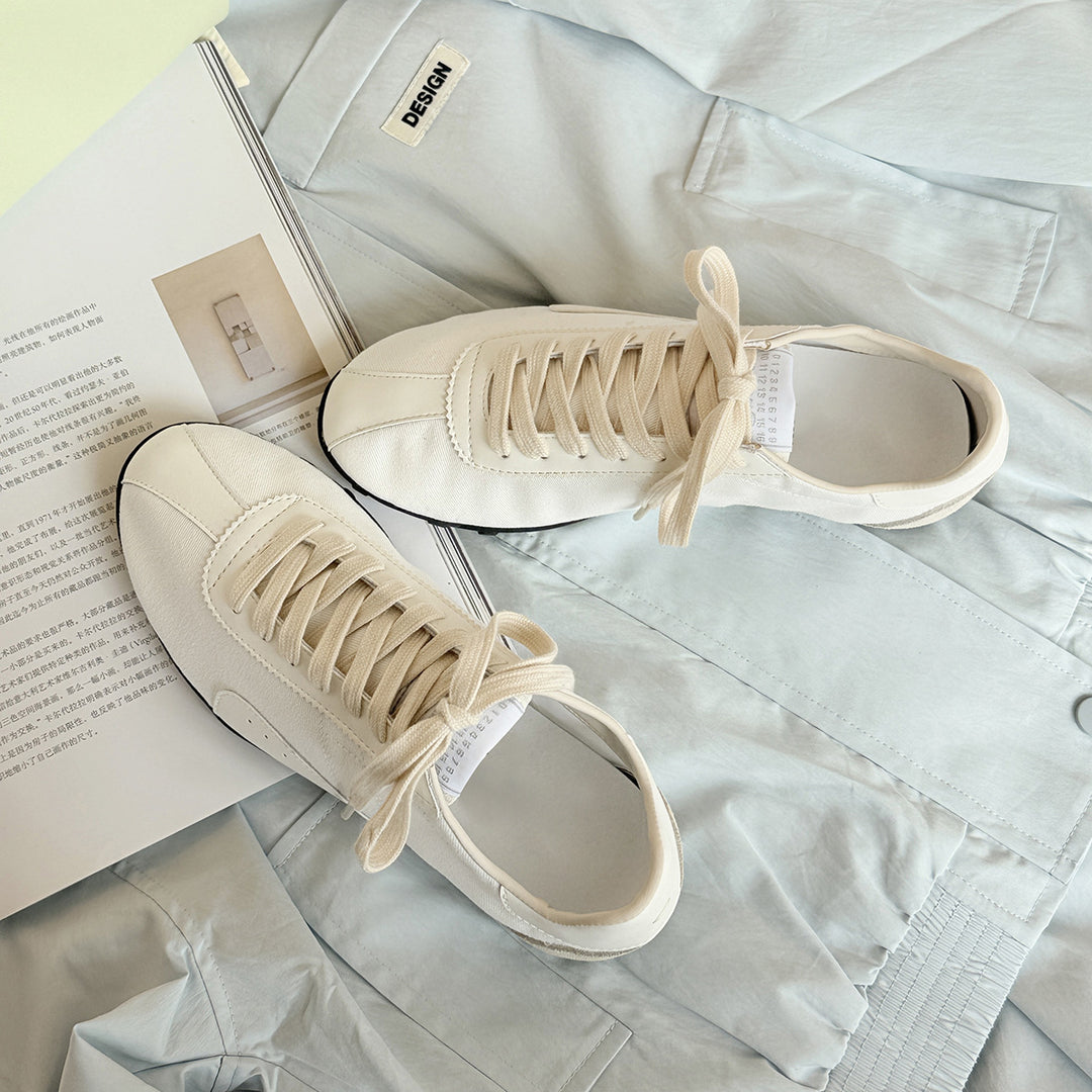 Damen Sportliche Sneakers im minimalistischen Design mit atmungsaktiver Oberflächenstruktur und stabiler Sohle EB