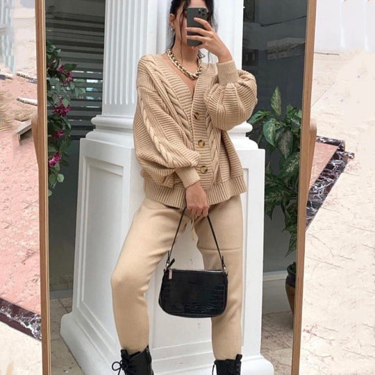 Damen Grobstrickjacke mit V-Ausschnitt und Knöpfen EB
