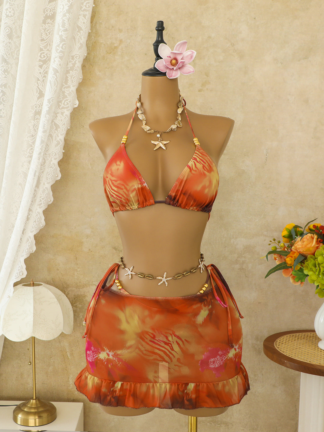 Damen Bikini-Top mit verzierten Bändern und passendem Wickelrock EB