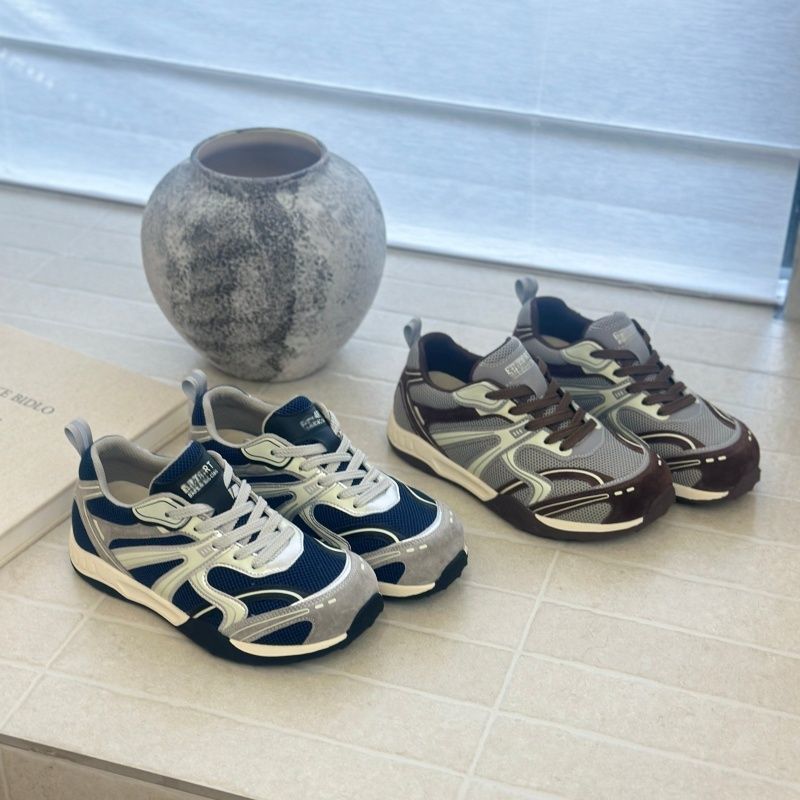 Damen sportliche Sneakers im modernen Design EB