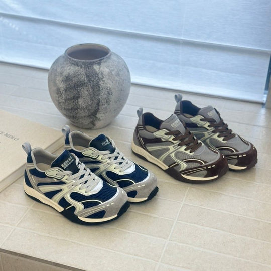 Damen sportliche Sneakers im modernen Design EB