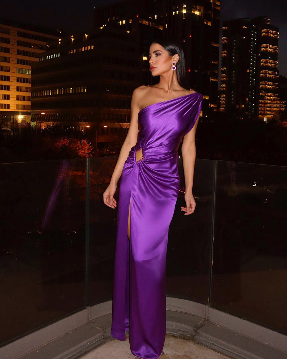 Damen glamouröses Abendkleid mit asymmetrischem Schnitt und schimmerndem Effekt EB