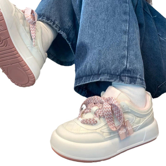 Damen Sportliche Sneaker mit modischem Obermaterial und innovativem Schnürdesign EB