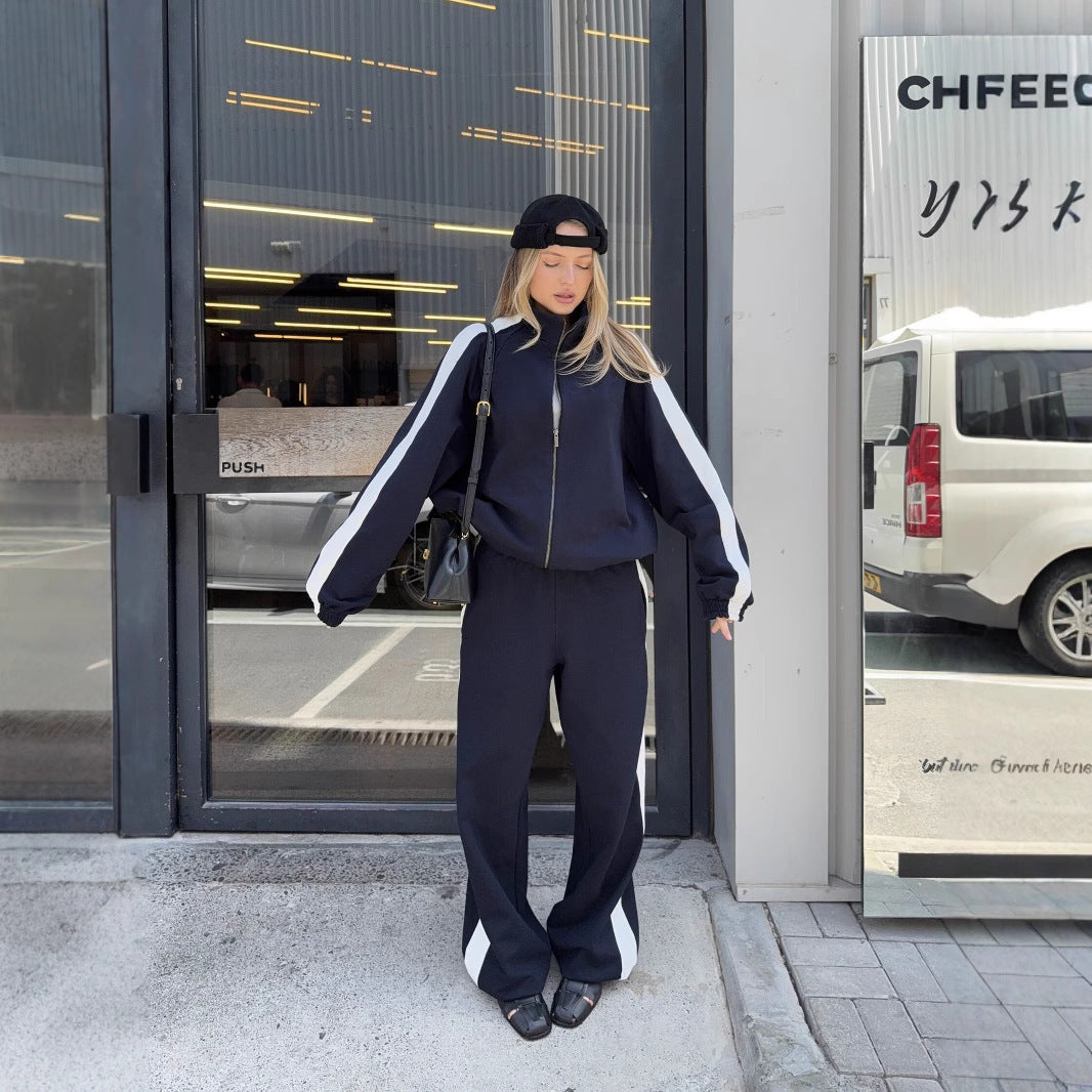 Damen gekürztes Zip-Hoodie mit elastischem Saum und hochgeschnittener High-Waist-Lounge-Jogginghose aus softem French-Terry Eichborn Berlin