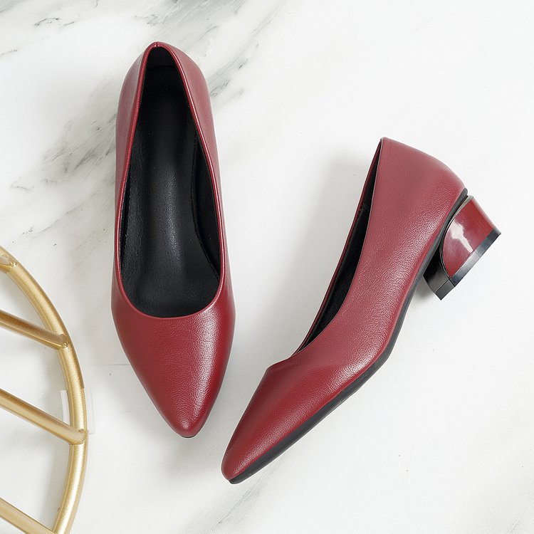 Damen Spitze Pumps mit niedrigem Blockabsatz und eleganter Form EB