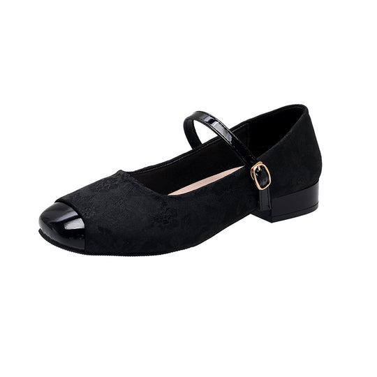 Damen Ballerina mit verstellbarem Riemen und glänzendem Zehenbereich EB