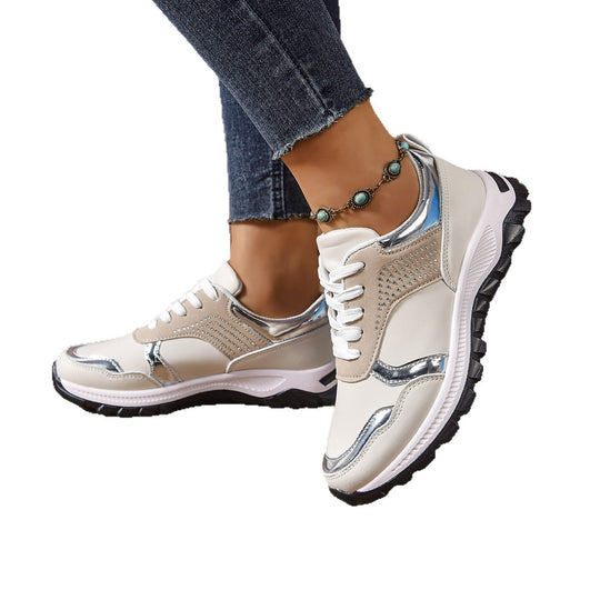 Damen modischer City-Chunky-Sneaker mit Metallic-Akzenten, Ziernieten und dämpfender Leichtsohle EB