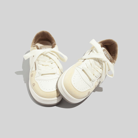 Damen Sportliche Sneakers mit verspieltem Tiermotiv und samtigen Akzenten EB