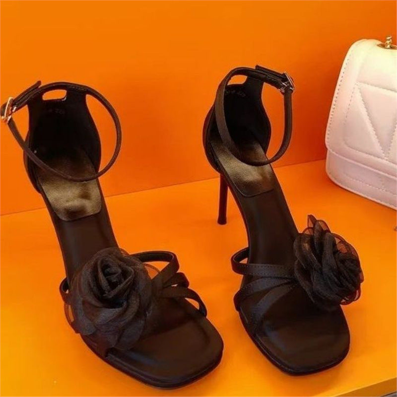 Damen elegante Sandalen mit floralem Akzent EB