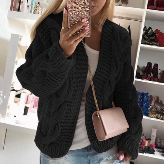 Damen Strickjacke mit auffälligem Zopfdesign und oversized Schnitt EB