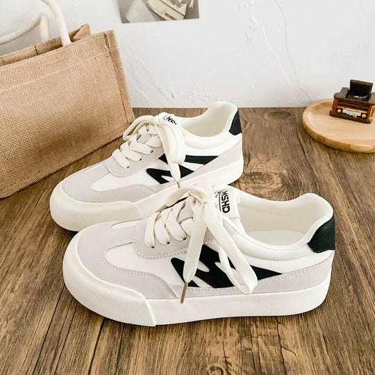Damen Sneaker im sportlichen Retro-Look mit modischen Akzenten EB