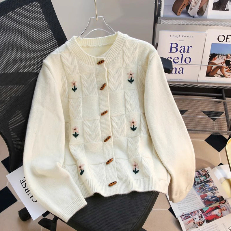 Damen Strickjacke mit floralem Zopfmuster und Holzknöpfen EB