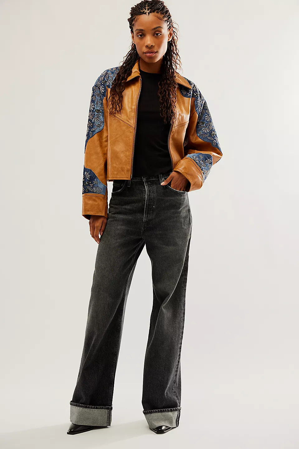 Damen Weit geschnittene High-Waist Jeans mit modischem Saum EB