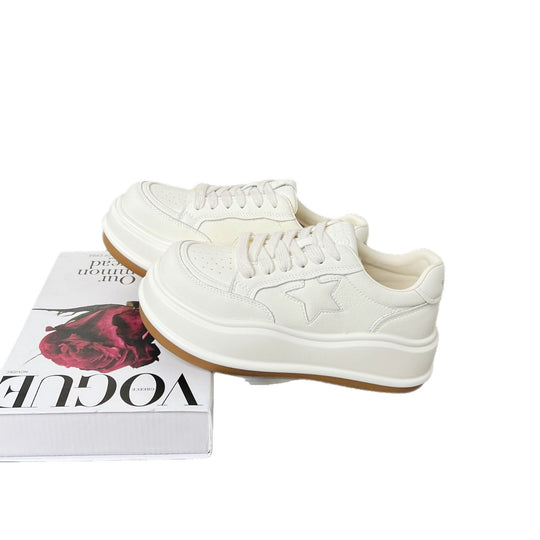 Damen Sportliche Sneaker mit erhöhter Sohle und modischem Sternenzier EB