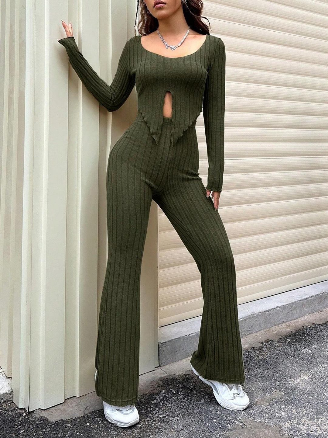 Damen Strickanzug mit modischem Cut-Out EB