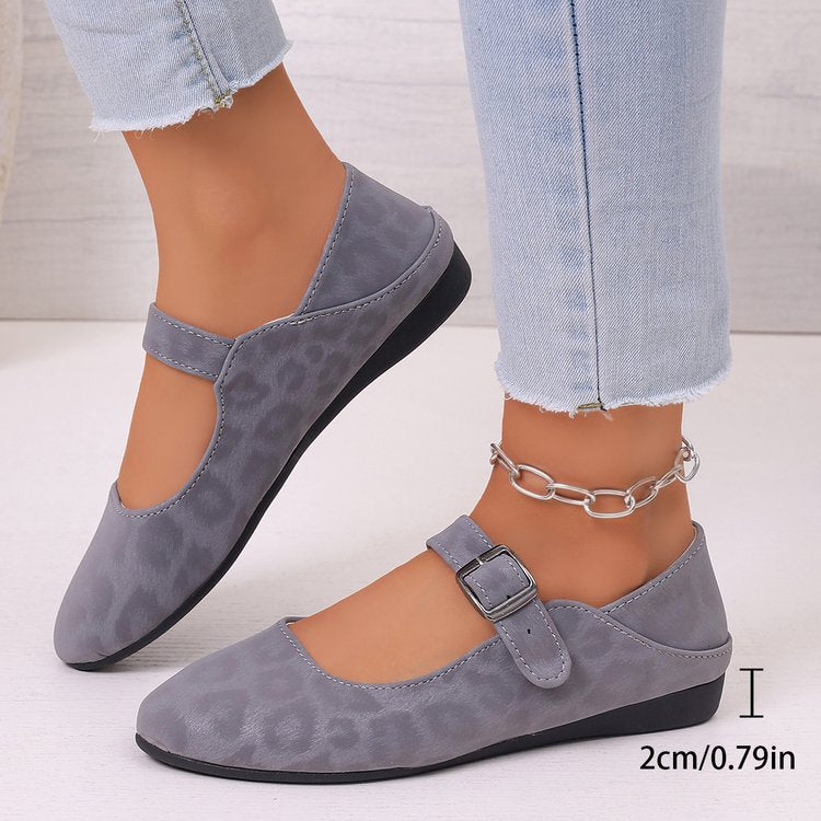 Damen nan elegante Mary-Jane-Ballerina mit verstellbarem Komfortriemen, gepolstertem Fußbett und dezenter Animal‑Prägung EB