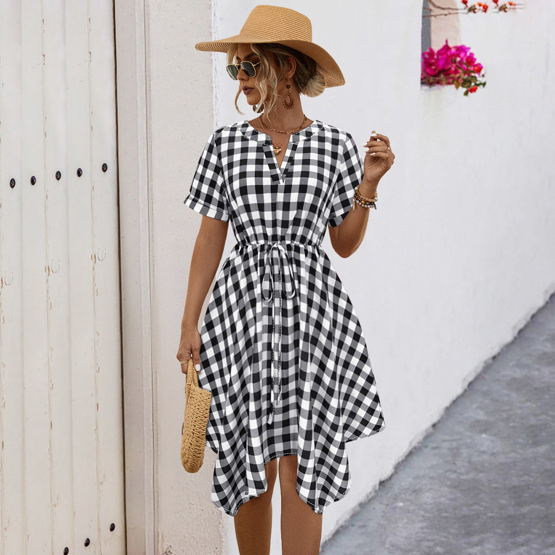Damen Midikleid mit V-Ausschnitt, tailliertem Kordelzug und karierter Optik EB