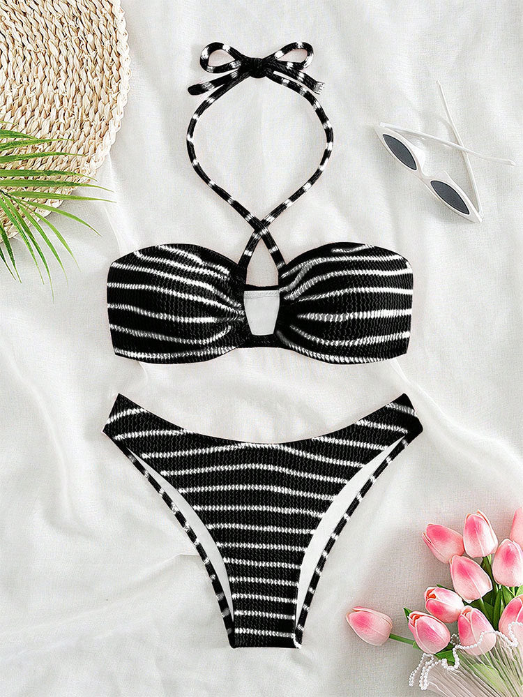 Damen Bandeau-Bikini mit zeitlosem Streifenmuster und eleganter Schnürung EB