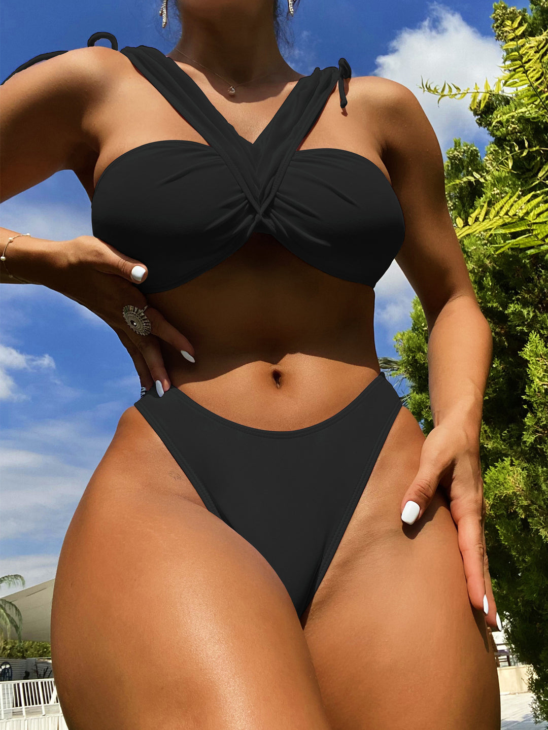 Damen Bandeau-Bikini mit verstellbaren Trägern und elegantem Twist-Design EB