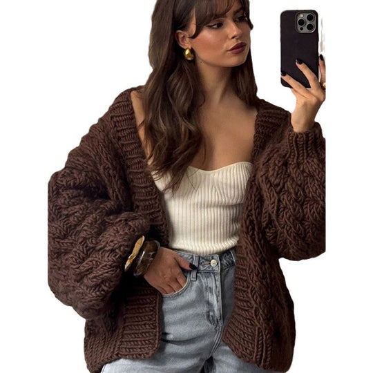 Damen Grobstrickjacke mit oversized Schnitt und eleganten Flechtmustern EB