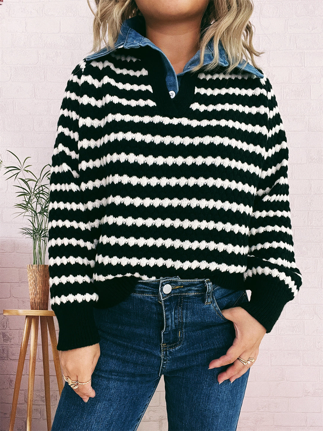 Damen Strickpullover mit tiefem V-Ausschnitt und markantem Streifenmuster EB