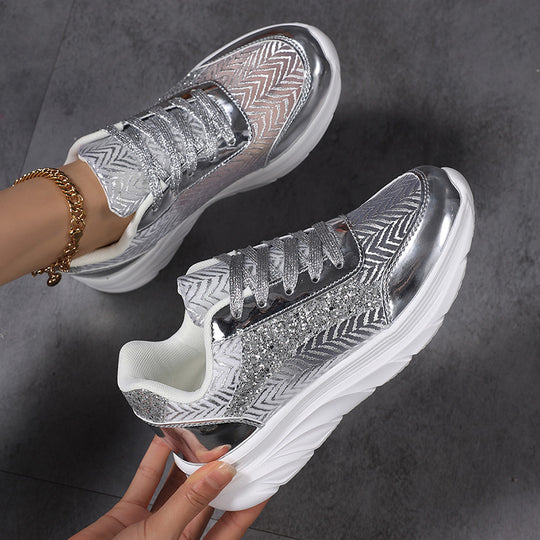 Damen nan glamouröser auffälliger Sneaker mit Glitzerpaneelen jacquardgewebtem Obermaterial und ergonomischer Wellenlaufsohle EB