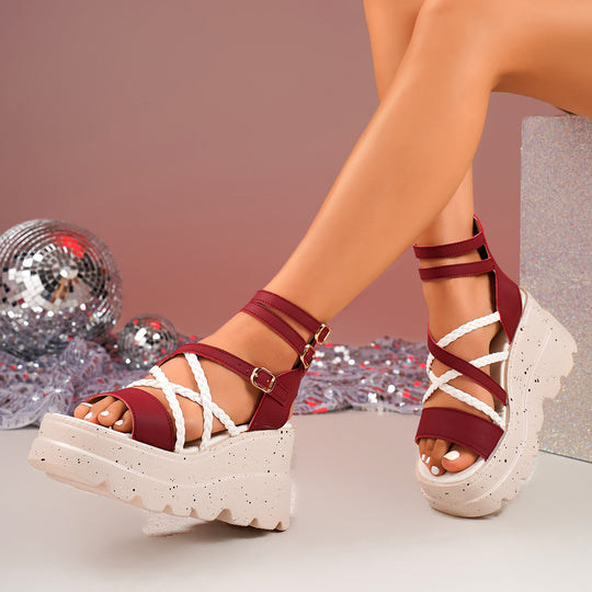 Damen Plateau-Sandalen mit geflochtenen Riemen und dekorativen Schnallen EB