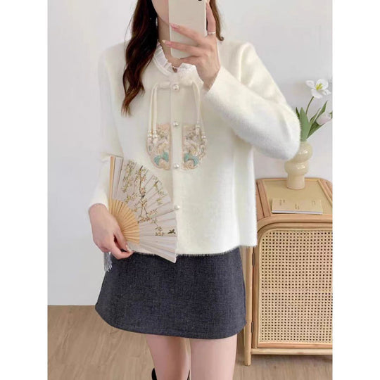 Damen Luxuriöser Strickpullover mit dekorativen Knopfdetails und Rüschen EB