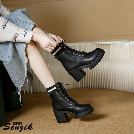Damen Schnürstiefel mit robustem Blockabsatz und elastischem Strickkragen EB