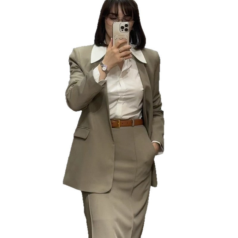 Damen eleganter Business-Anzug mit tailliertem Blazer und figurbetonter Skirt EB
