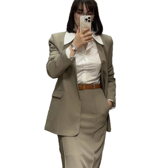 Damen eleganter Business-Anzug mit tailliertem Blazer und figurbetonter Skirt EB