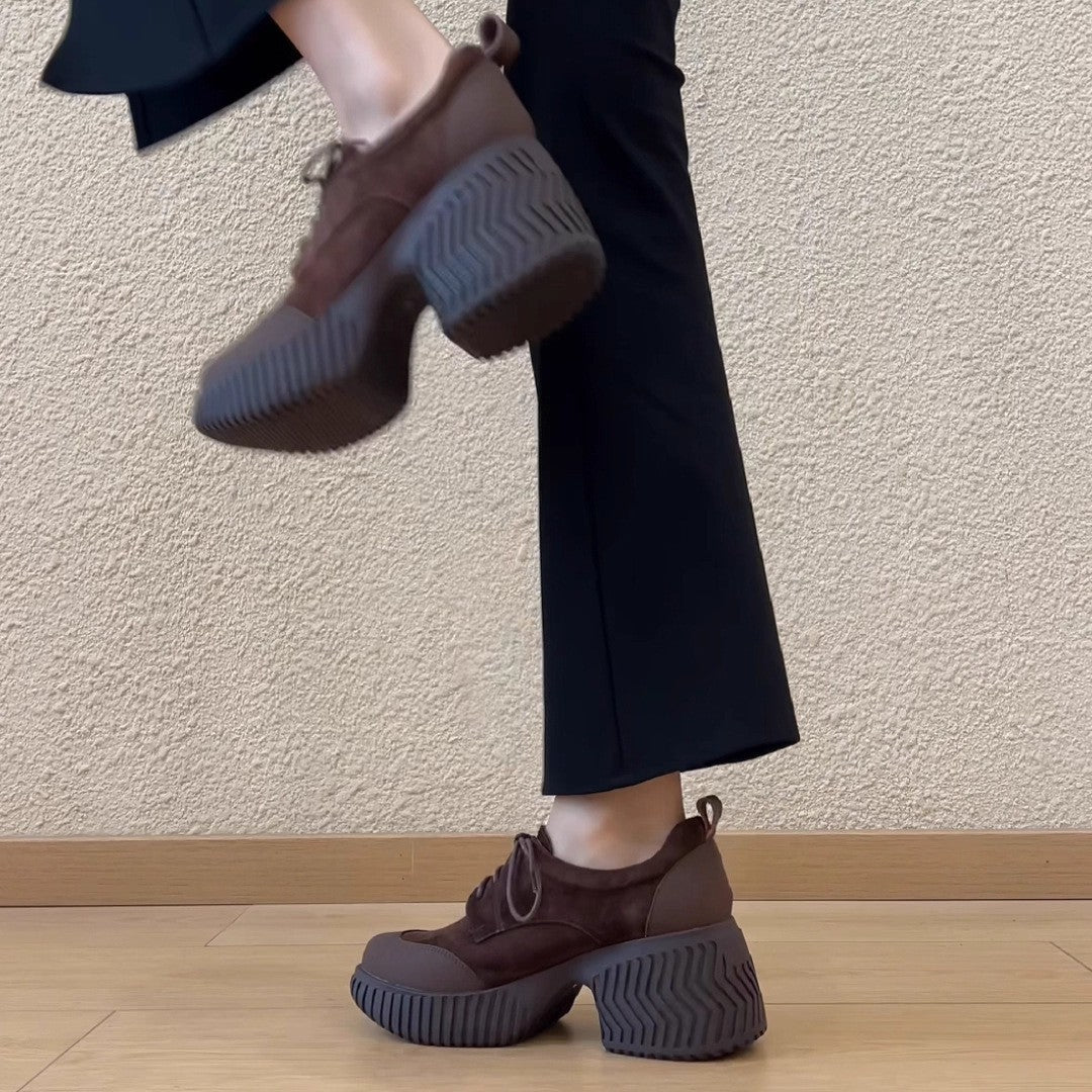 Damen Plattform Sneakers mit markantem Wellenprofil und schicker Schnürung EB