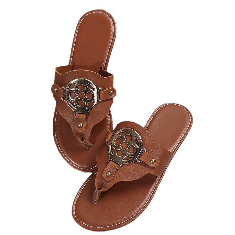 Damen Zehenstegsandalen mit dekorativem Metalldetail und rutschfester Sohle EB