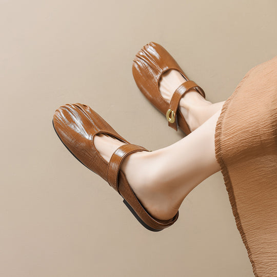 Damen Slipper mit dekorativer Schnallenverzierung und besonderer Faltenoptik EB