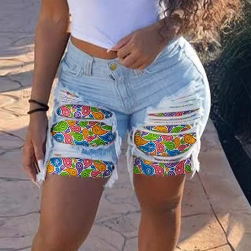 Damen Jeans-Shorts mit buntem Muster und stylishen Ausfransen EB