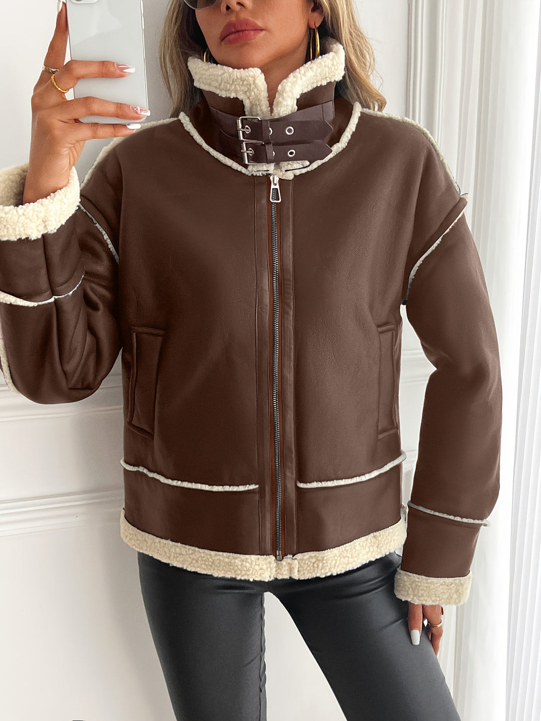 Damen stylische Kunstlederjacke mit Schaffellkragen EB