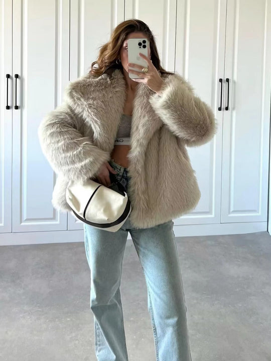 EB | Embrace Cropped Große Revers Plüschjacke