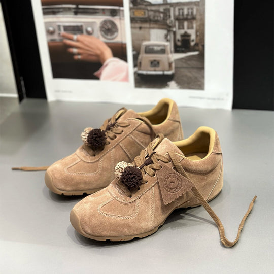 Damen Sneaker mit verspieltem Pompon-Detail und atmungsaktivem Obermaterial EB