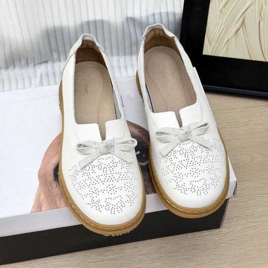 Damen Mokassin-Schuhe mit modischem Schnitt und perforierten Details EB