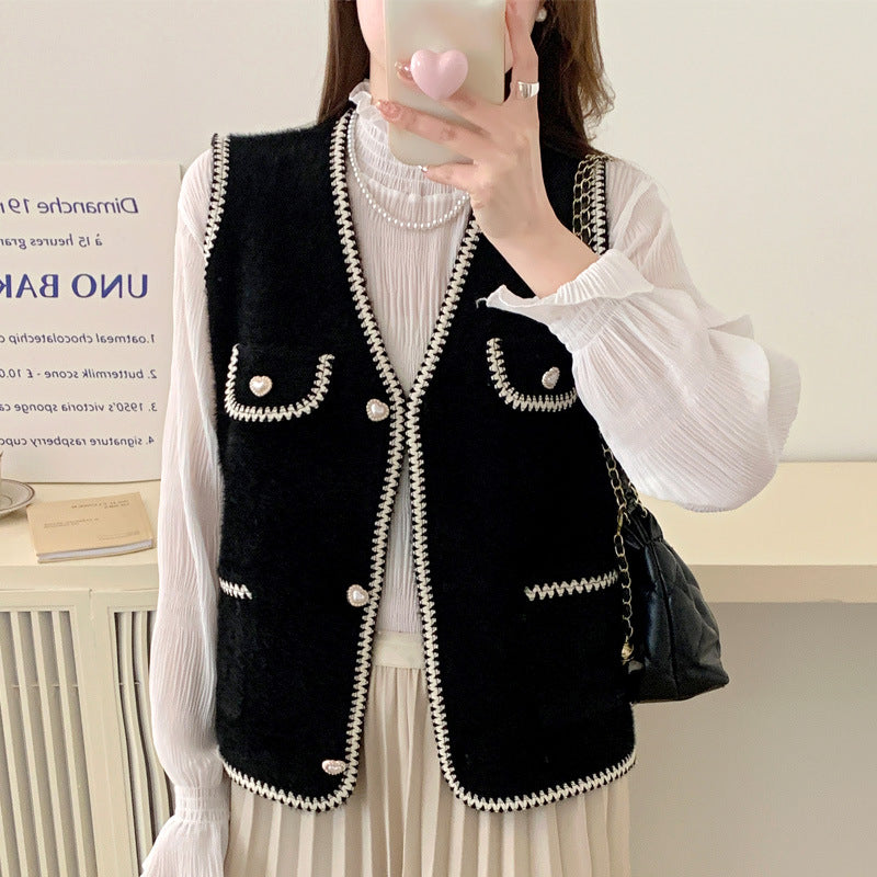 Damen Strickjacke mit Herzknöpfen und kontrastierenden Details EB
