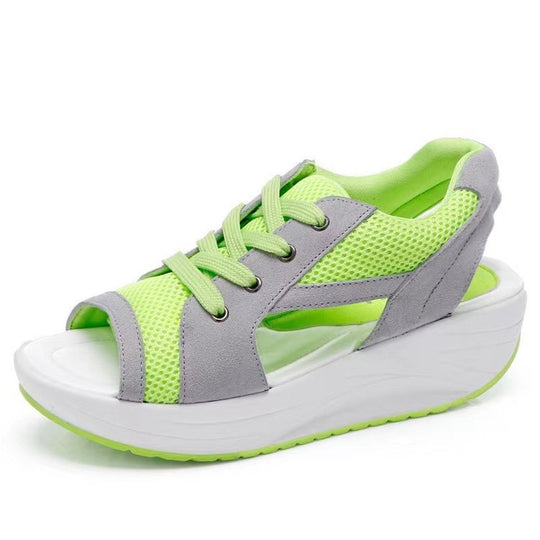 Damen  sportliche Keil-Sandale im Sneakerstil mit atmungsaktivem Mesh, gepolstertem Komfortfußbett und offener Zehenpartie EB