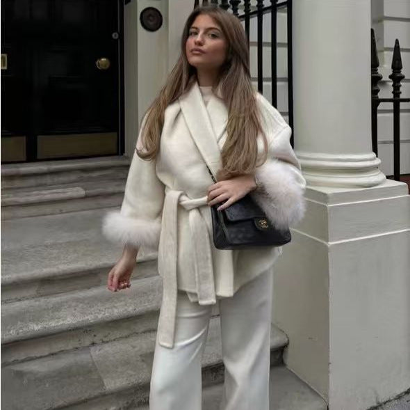 Damen nan taillierter Mantel mit Bindegürtel, Schalkragen und voluminösen Kunstfellmanschetten EB