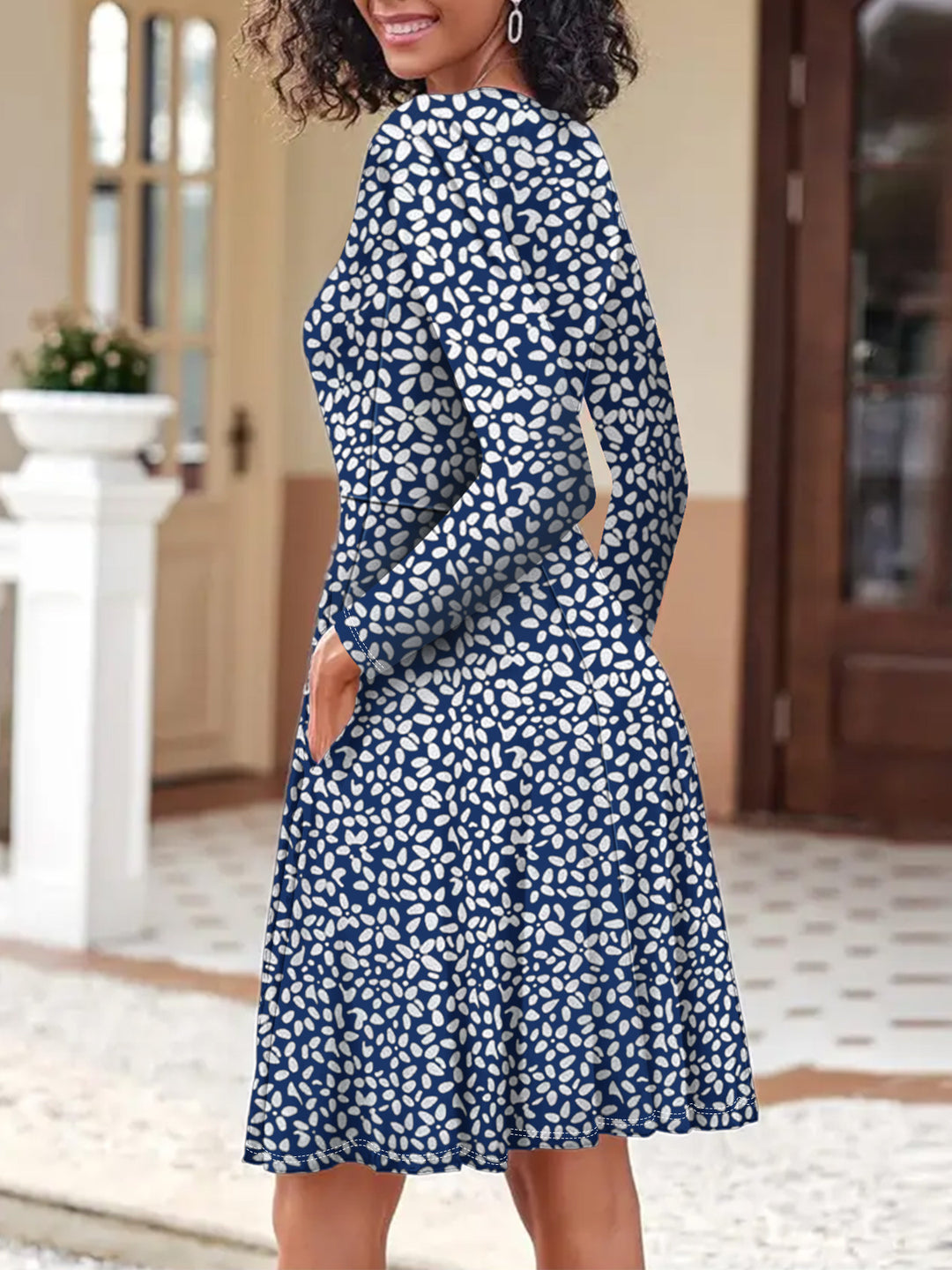 Damen Kleid mit floralem Muster und praktischen Taschen EB