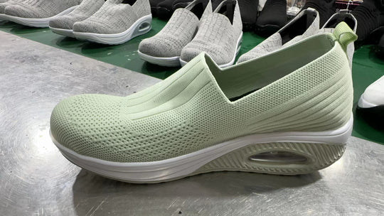 Damen Bequeme Slip-On Laufschuhe mit dämpfendem Fußbett und atmungsaktivem Obermaterial EB