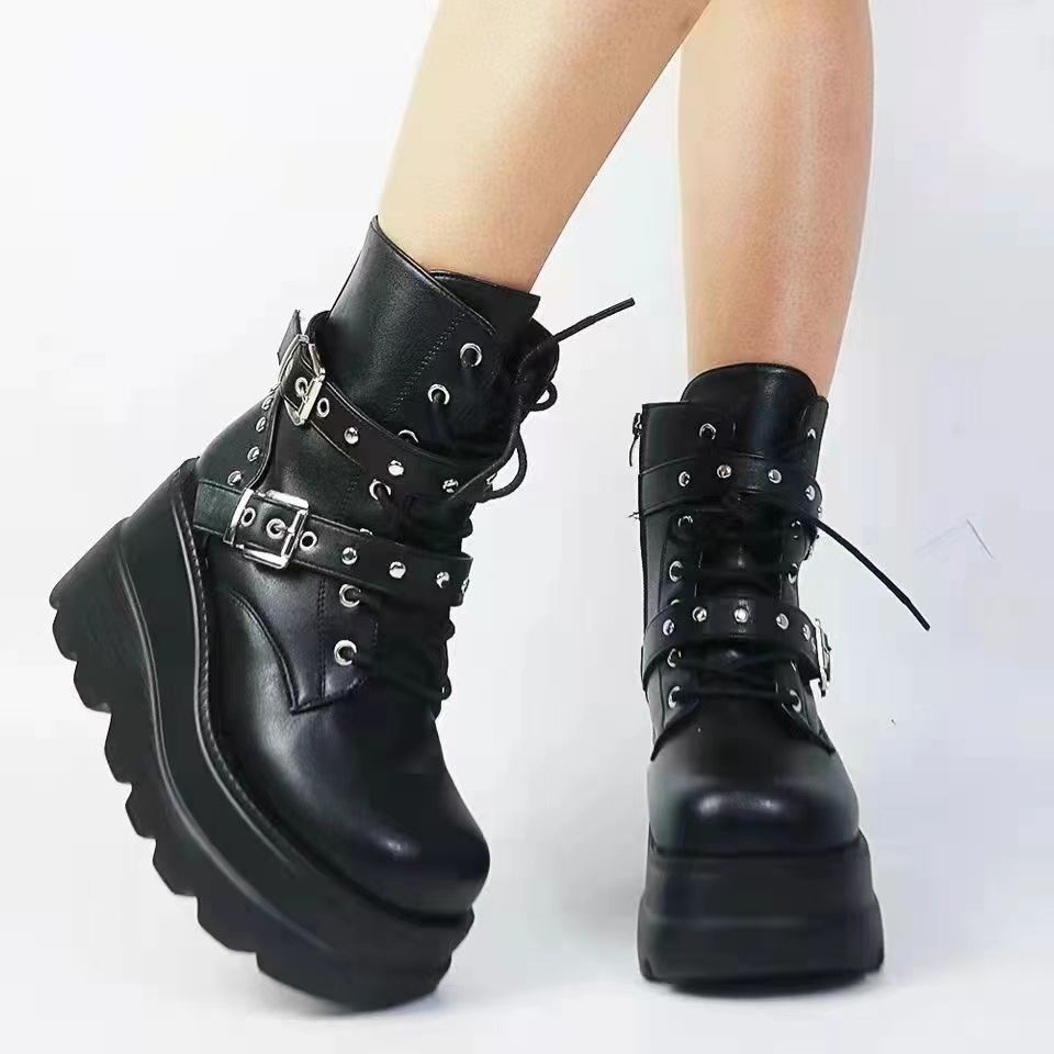 Damen nan knöchelhohe Punk-Plateau-Bikerstiefelette mit doppelten Zierriemen und markanter Profilsohle EB