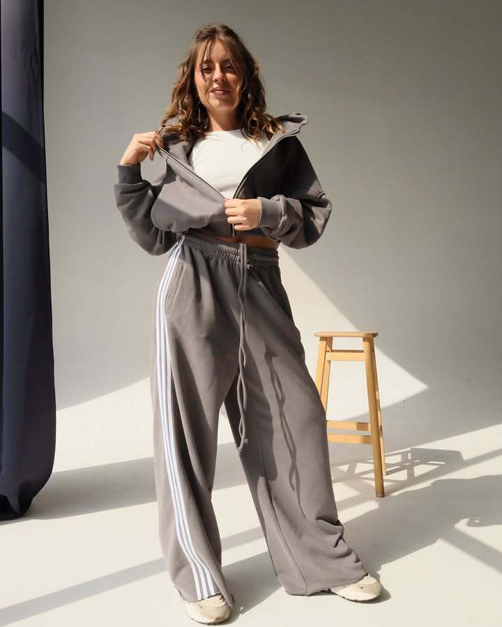 Damen Trendiges Sport-Lounge-Set mit cropped Sweatjacke und weit geschnittenen Jogginghosen EB